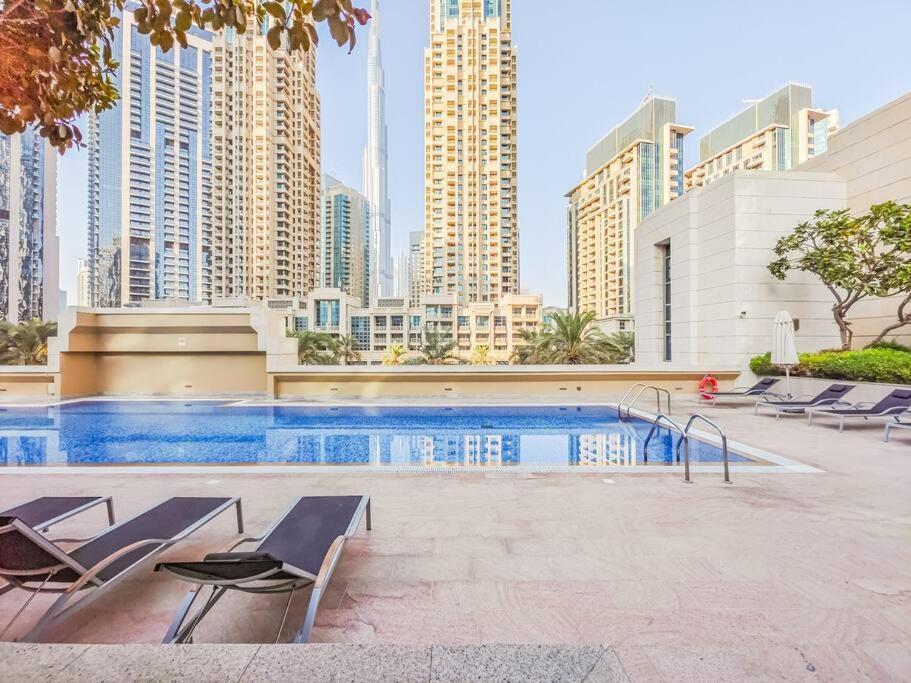 Apartment Modern Downtown Escape 1bedroom With Upscale Comfort Dubai