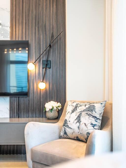 Apartment Modern Downtown Escape 1bedroom With Upscale Comfort Dubai