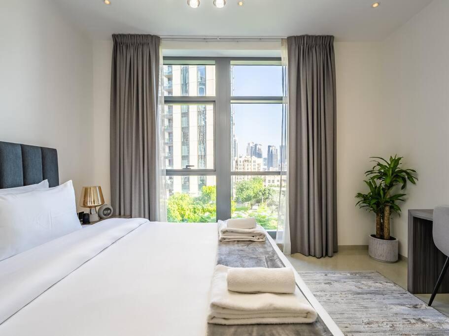 Apartment Modern Downtown Escape 1bedroom With Upscale Comfort Dubai