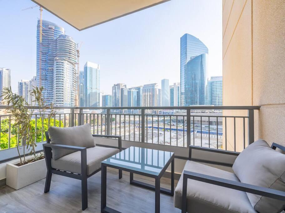 Apartment Modern Downtown Escape 1bedroom With Upscale Comfort Dubai